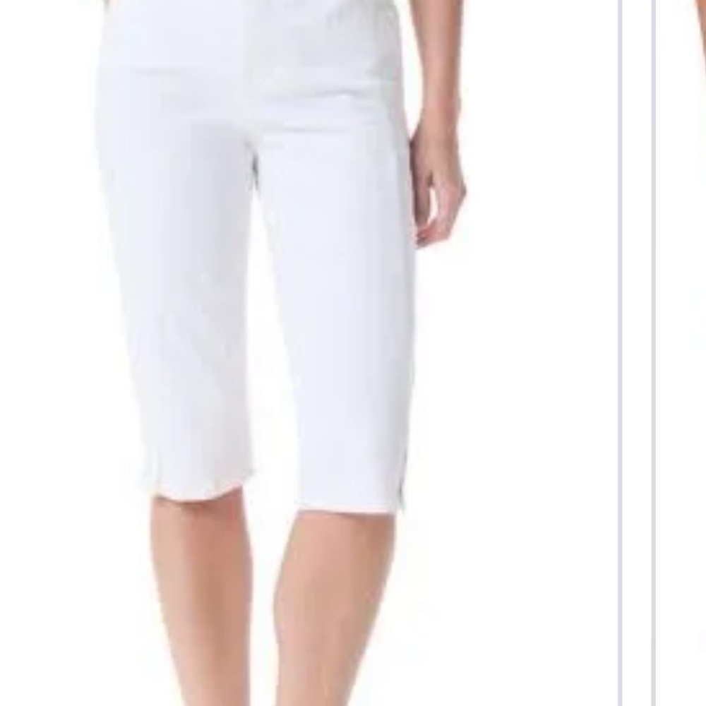 Gloria Vanderbilt Skimmers size 8. Perfect.